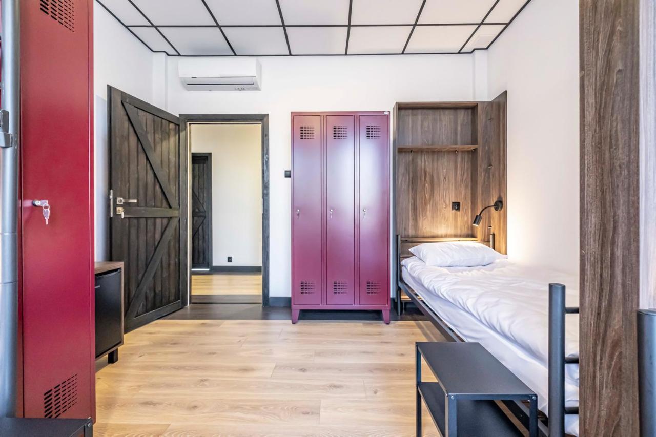 Vola Hostel Варшава Екстериор снимка