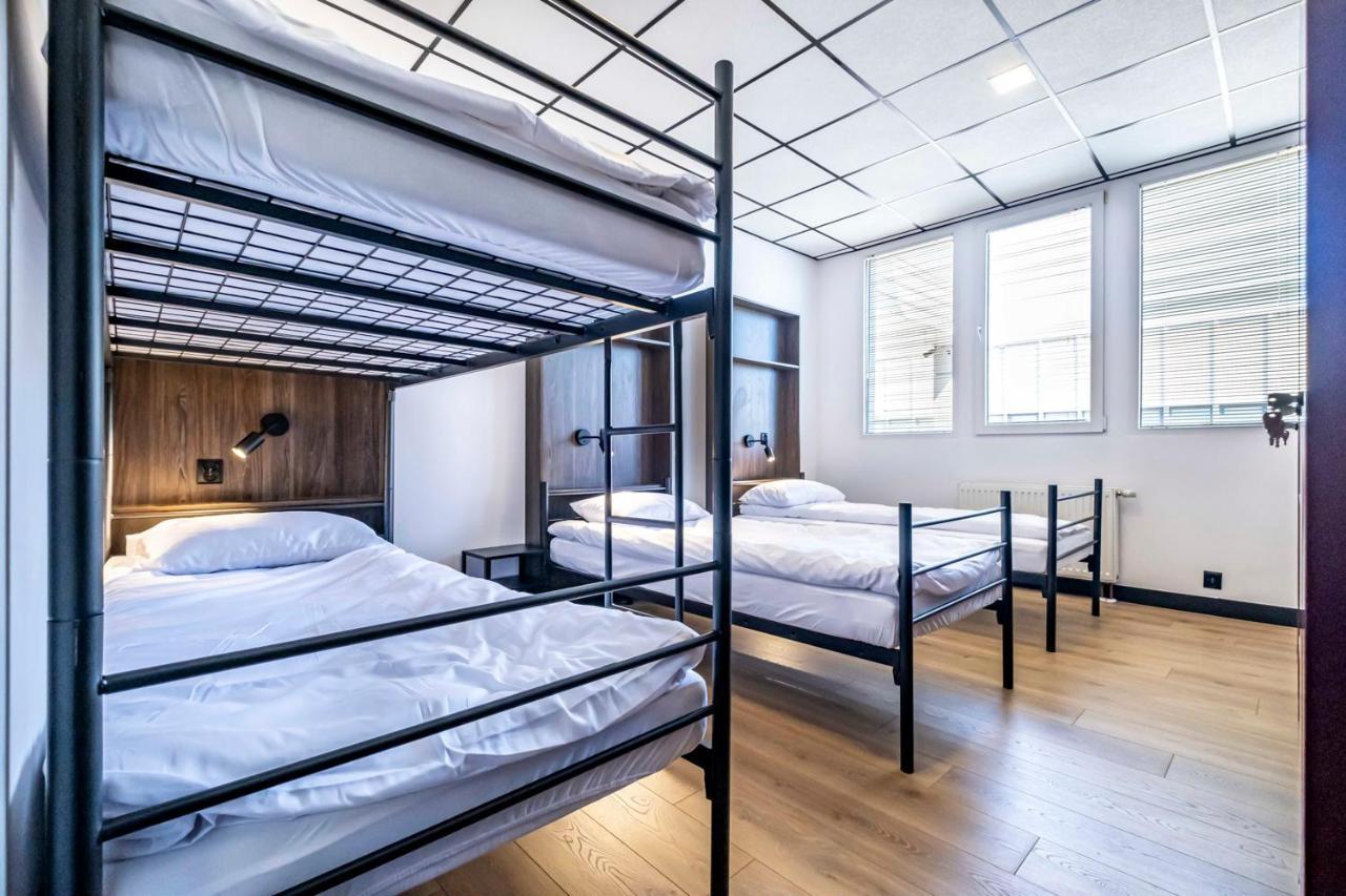 Vola Hostel Варшава Екстериор снимка