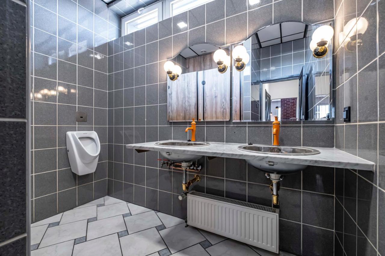 Vola Hostel Варшава Екстериор снимка